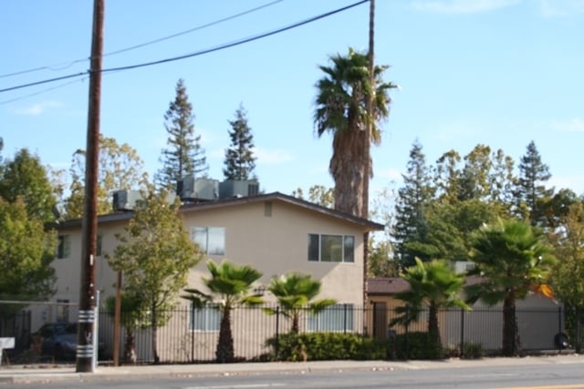 Building Photo - 1752 Bell St