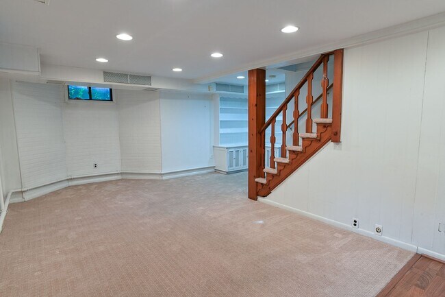 Building Photo - Beautiful Single Family in Bellevue Park