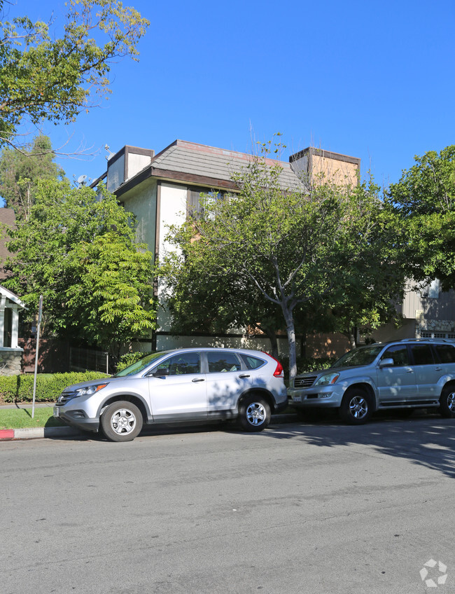 Building Photo - 307 N Kenwood St
