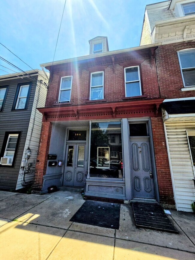 Building Photo - 144 Front St
