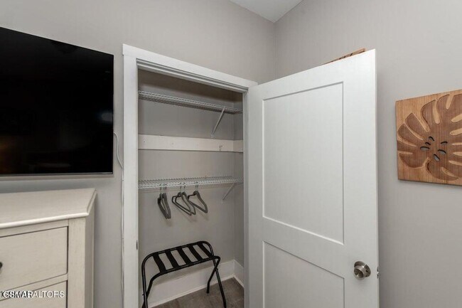 Building Photo - Modern Comfort