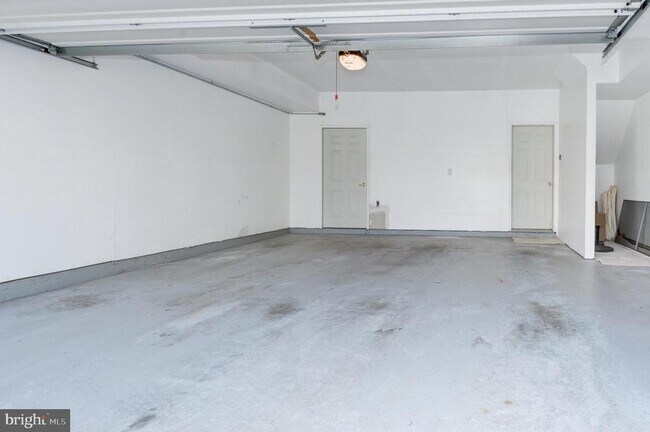 Building Photo - 18818 Silverwood Terrace