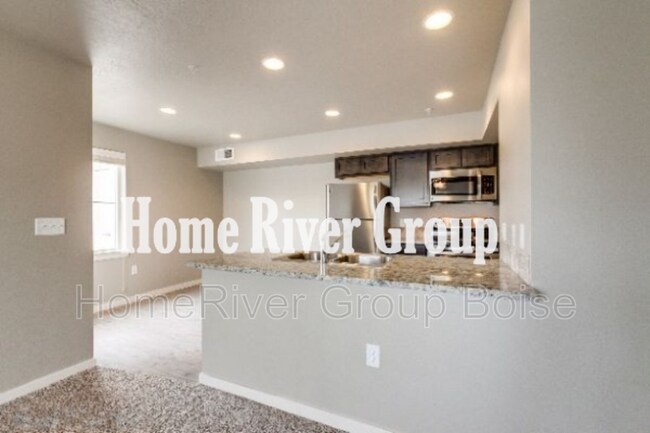 Building Photo - 928 E Wandering Ln