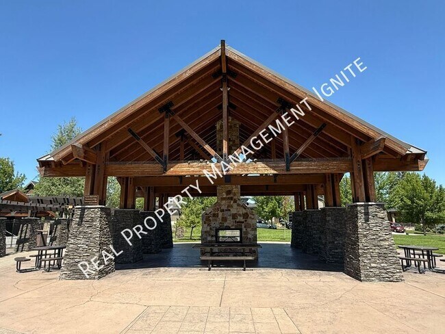 Building Photo - 61203 Snowbrush Dr