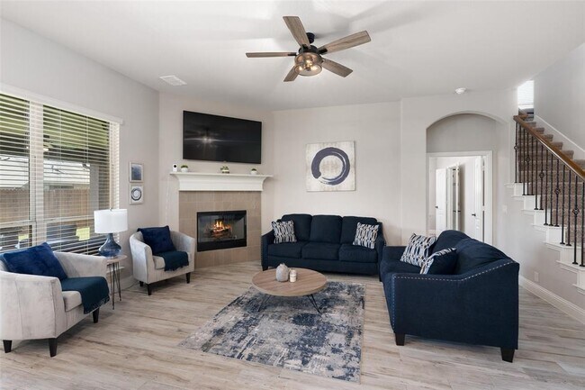Building Photo - 1324 Thrasher Dr