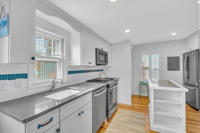 Building Photo - 629 Redmond Ave