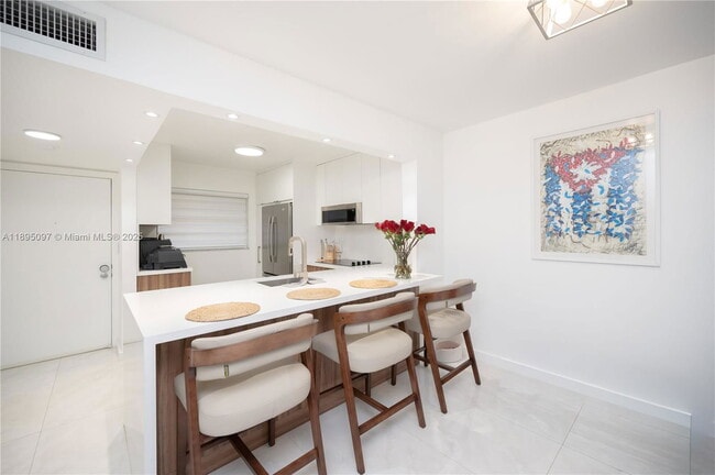 Building Photo - 10875 SW 112nd Ave