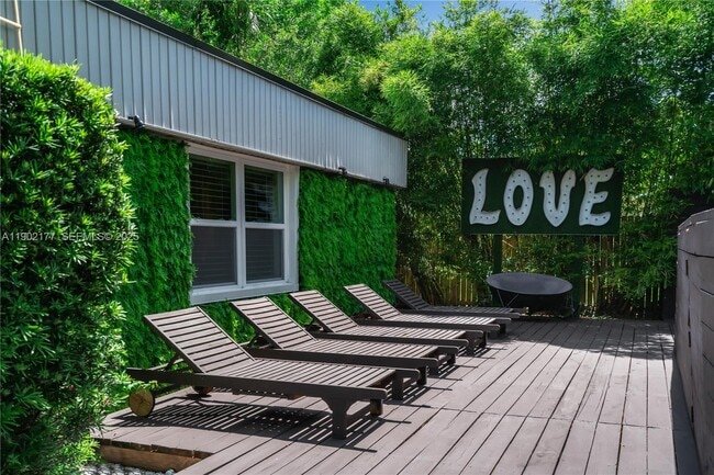 Building Photo - 14615 NE 3rd Ct