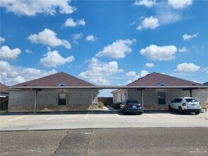 Building Photo - 1217 W Garfield Ave