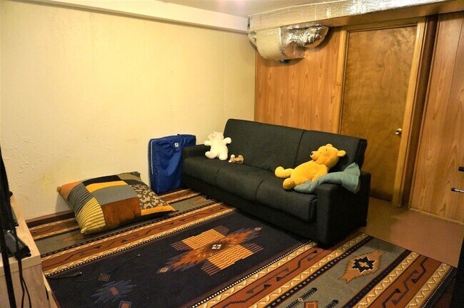 Building Photo - 18 Pequot Rd