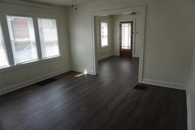 Building Photo - 1383 E Hudson St