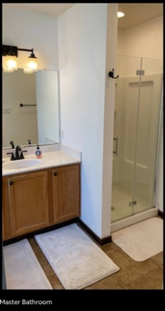 Building Photo - 6 Bedroom, 3 Bathroom Home located in NW a...