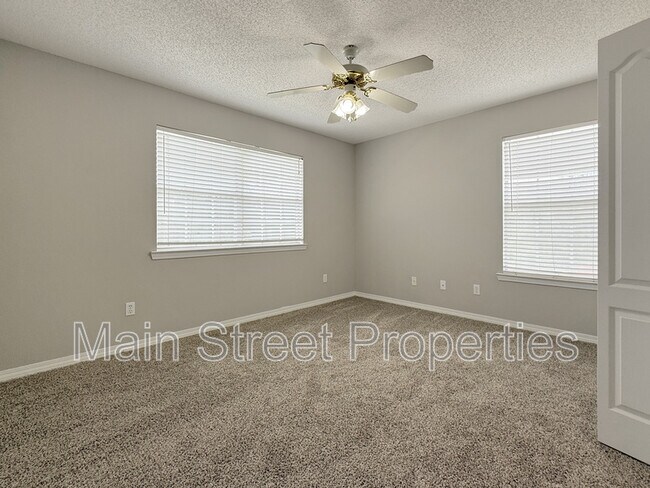 Building Photo - 2121 Pin High Dr