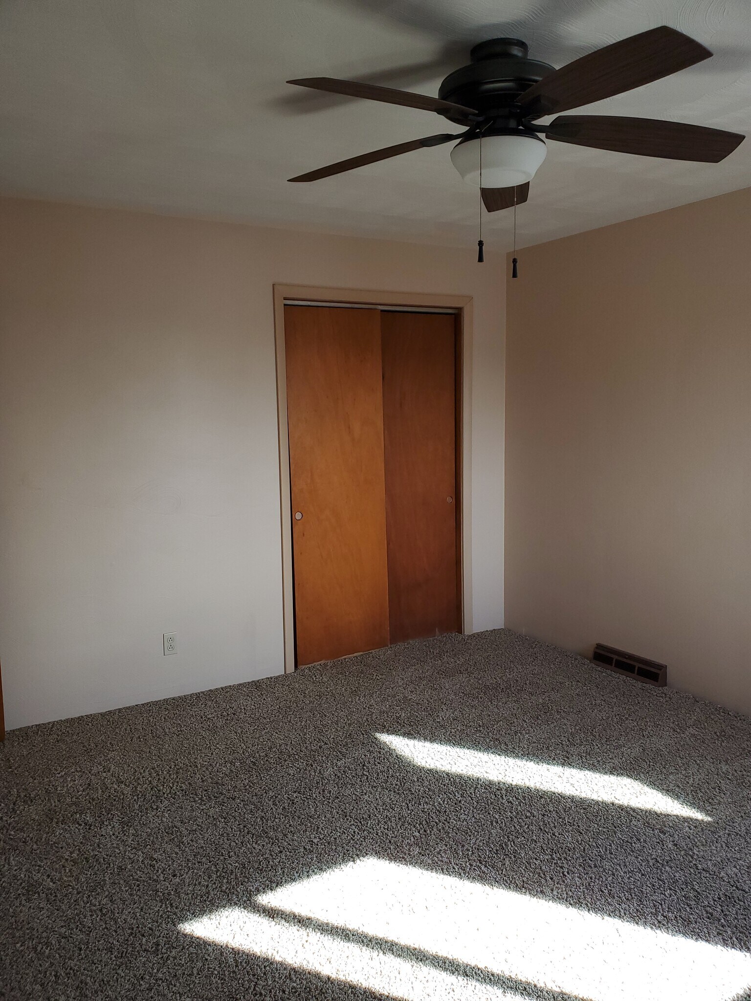 Master Bedroom - 119 Taylor Ave