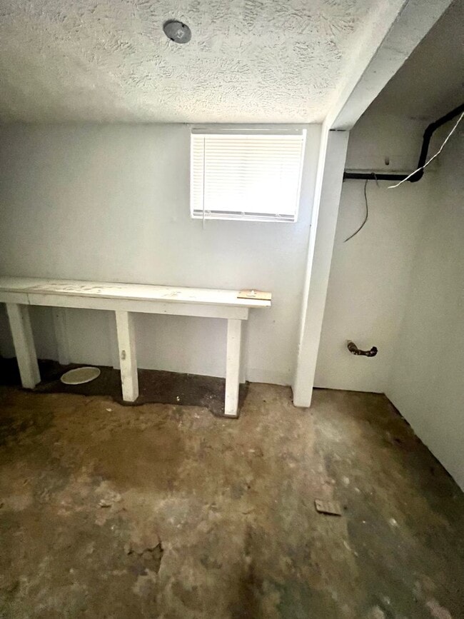 Building Photo - Newly Updated 3-bed 1.5-bath House in South Omaha, close to 13th St and downtown