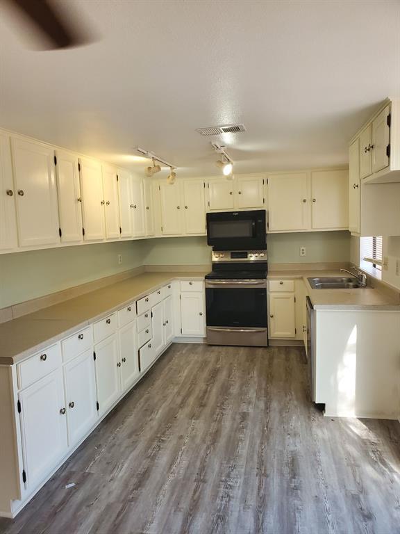 Building Photo - 8716 Clearbrook Trail
