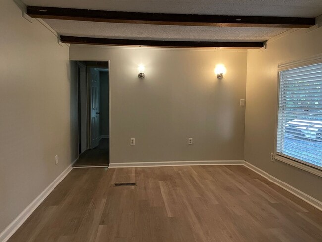 Building Photo - 3 BEDROOM 2 BA SINGLEWIDE  MOBILE HOME W R...