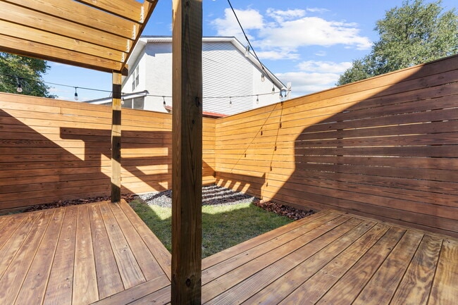 Building Photo - 706 Nora Ln