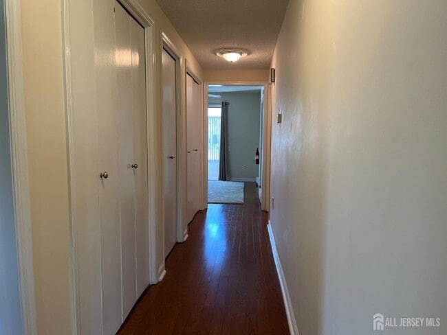 Building Photo - 333N Newport Way