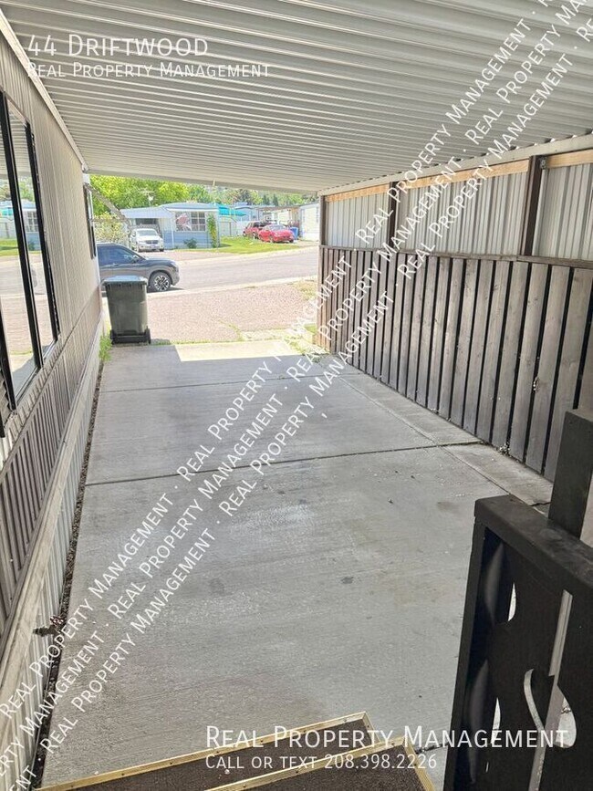 Building Photo - 44 Driftwood-