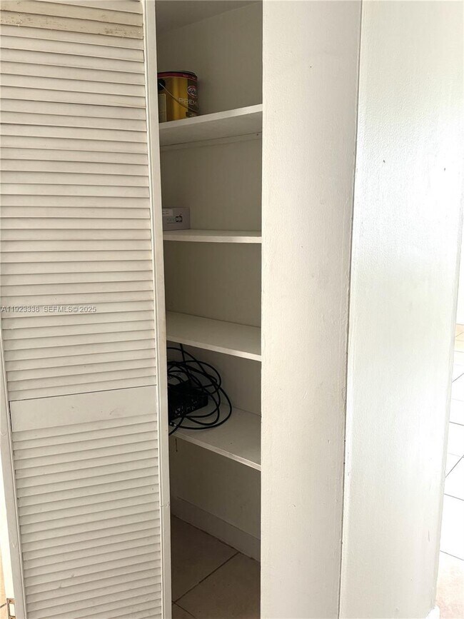 Building Photo - 1209 N 17th Ave