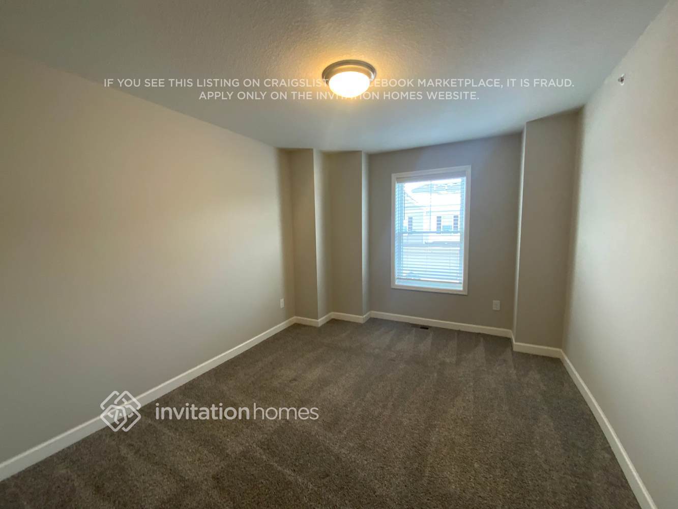 Building Photo - 10902 Everest Pl N