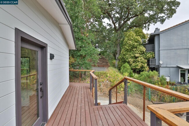 Building Photo - 946 Risa Rd
