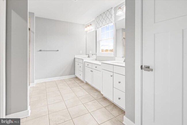Building Photo - 712 Wallasey Dr