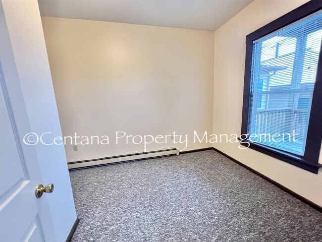 Building Photo - 3 bedroom apartment near Campus, Park St (...