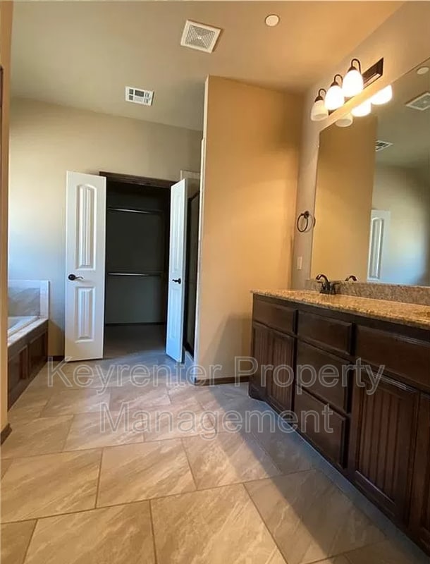 Building Photo - 1540 SW 95th St