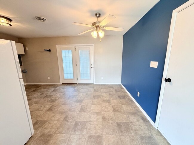 Building Photo - 620 High School Dr