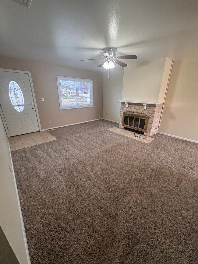 Building Photo - 3504 Oakview Dr