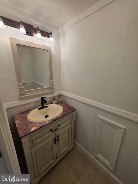Building Photo - 251 Fir Tree Ct