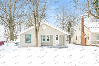 Building Photo - 964 Woodview Rd