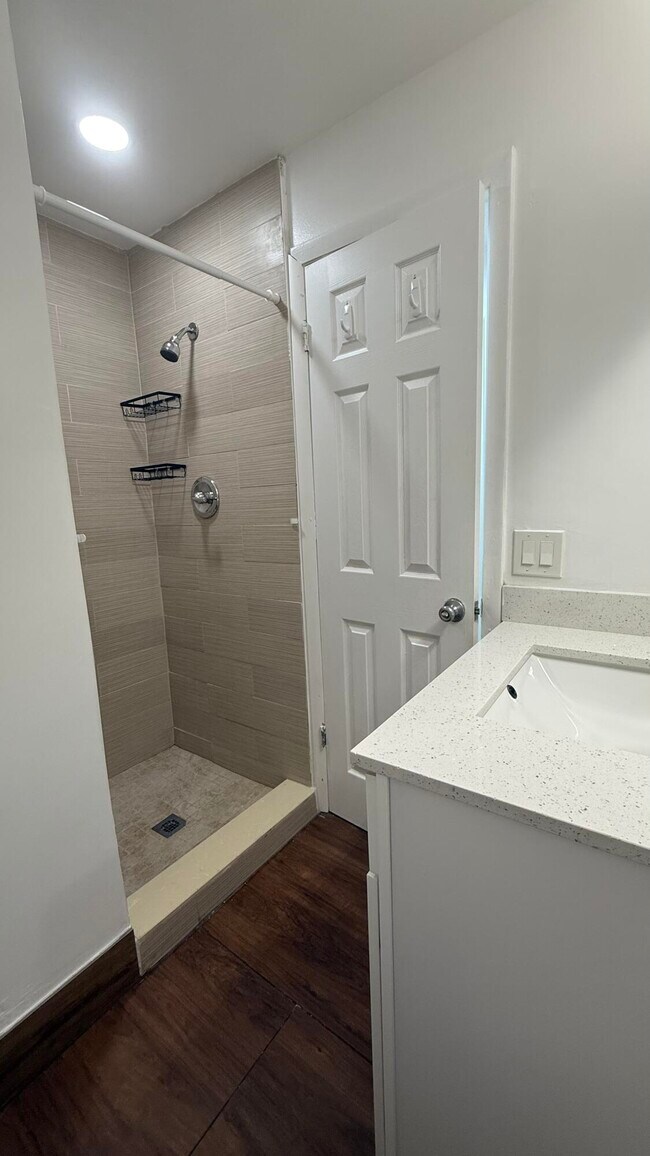 Building Photo - 4805 Arjaro Dr