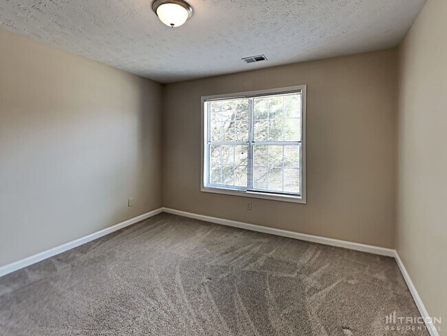 Building Photo - 1112 Karastan Ct SW