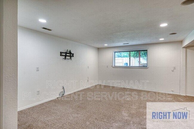 Building Photo - 10763 W Hinsdale St