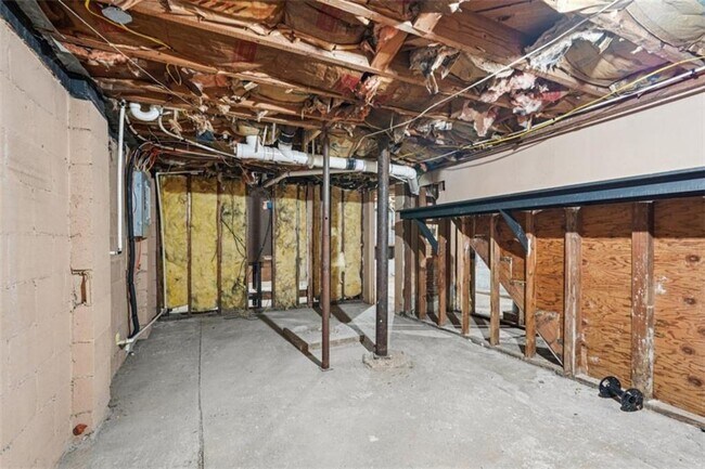 Building Photo - 172 Meador Way SE