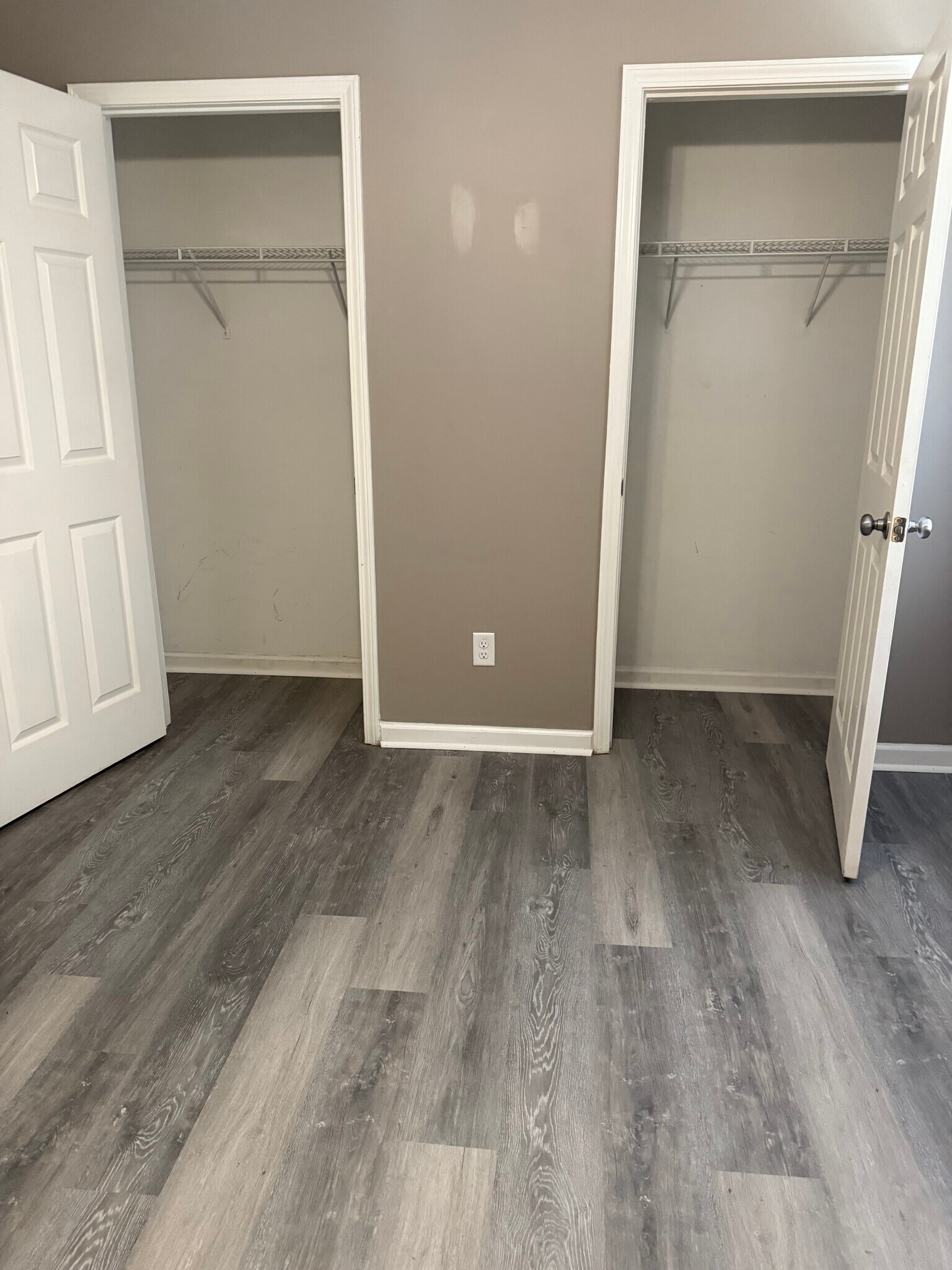 1st bedroom with double closets - 101 Davis St