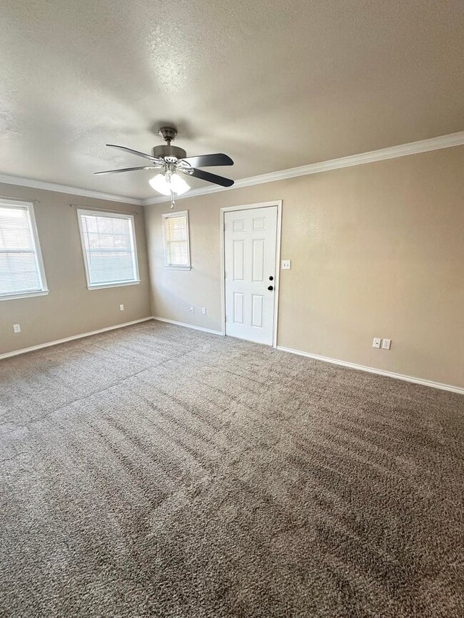 Building Photo - 2 Bedroom 1 Bathroom For Rent