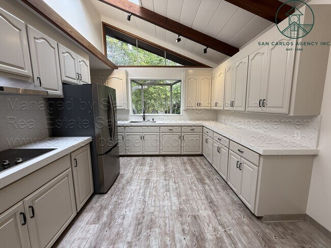 Building Photo - Remodeled Three Bedroom Upper Hatton Fields Home