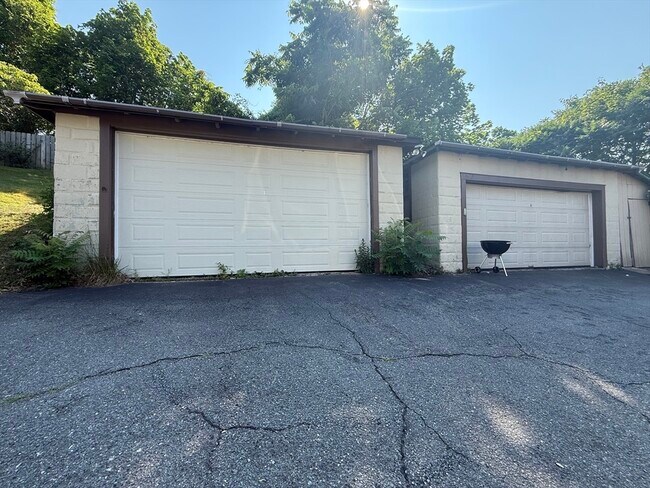 Building Photo - 218 Standish Ave
