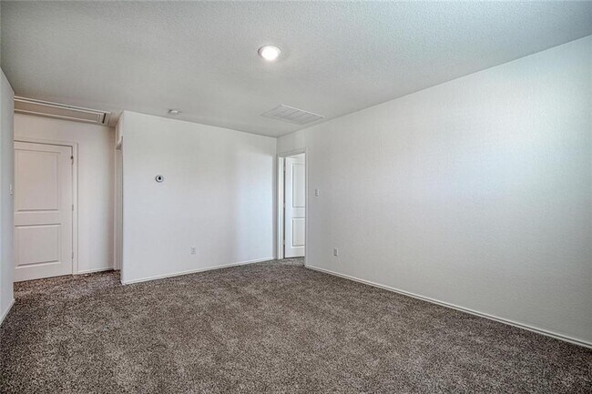 Building Photo - 772 Circle Wy