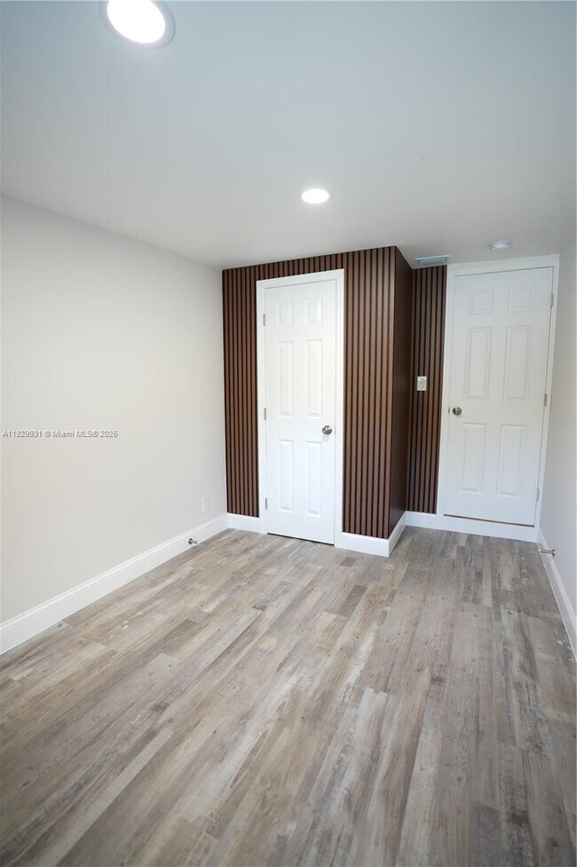 Building Photo - 2573 Conroy Dr