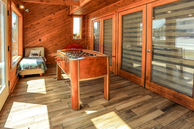 Building Photo - 42638 Moonridge Rd