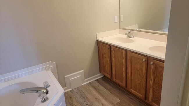 Building Photo - 105 Carolina Pointe Way