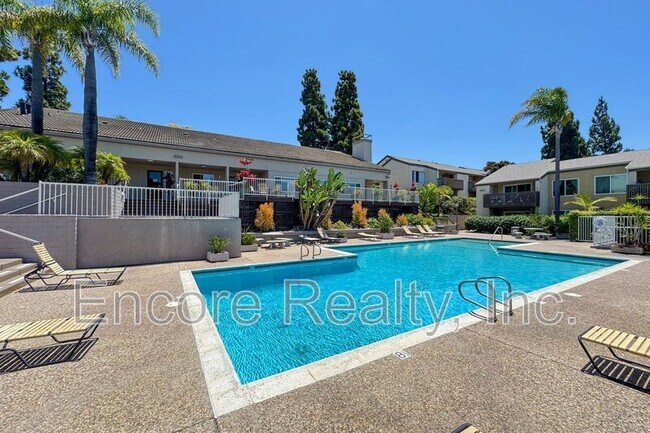 Building Photo - 8545 Villa La Jolla Dr