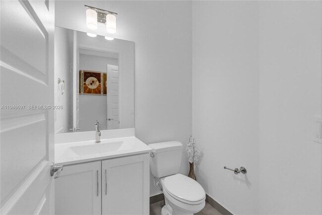 Building Photo - 10890 Shore St