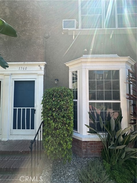 Building Photo - 1760 N Las Palmas Ave