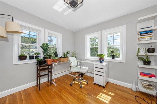 Building Photo - 60 Hermon St